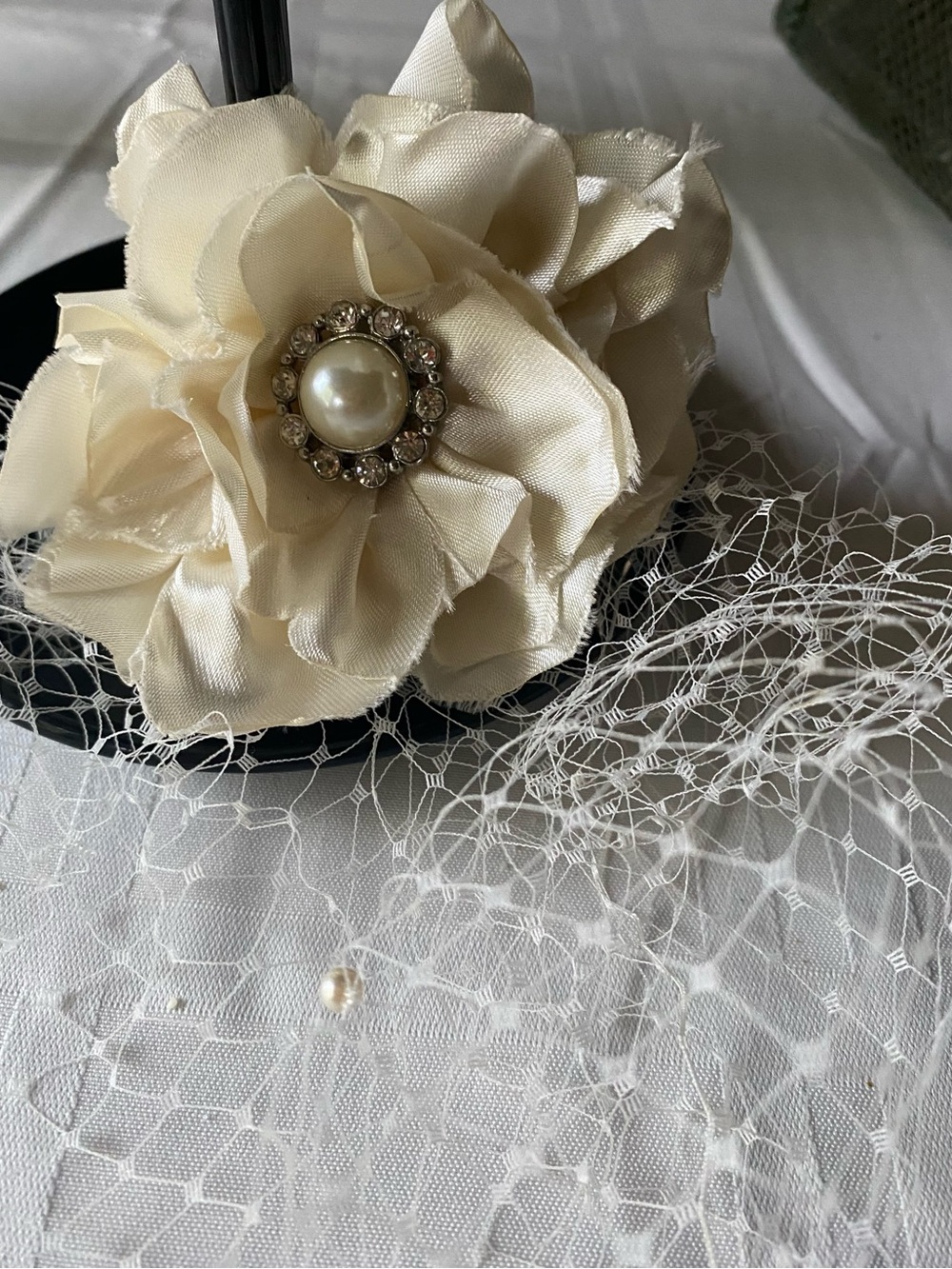 Vintage Ivory Floral Pearl Veil Hair Clip